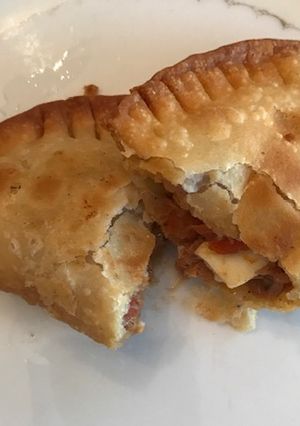 Una foto de Empanadas de atún y chimichurri de Renée