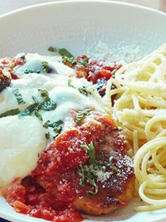 A picture of Chicken Parmesan.