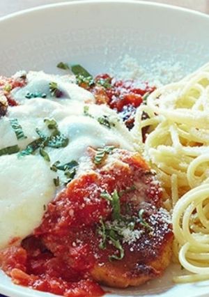 A picture of Chicken Parmesan.