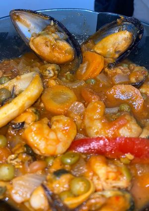 Una foto de Cazuela de mariscos 🦐