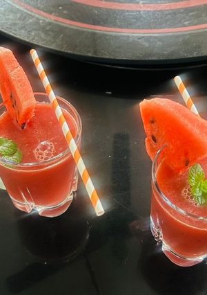 A picture of Mix fruits juice with pomegranate.