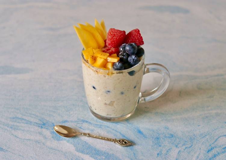 Overnight oat with mix fruits