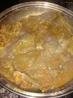 Una foto de Carne en bistec en salsa de pimentón rojo y cebolla