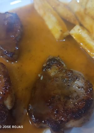 Una foto de Salsa para patatas y carne