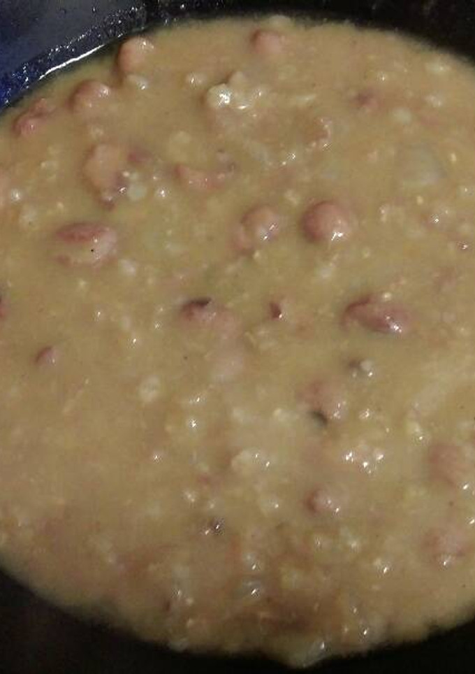 Una foto de Fabes pintas con arroz
