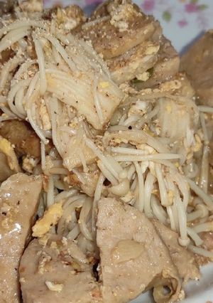 รูปของ เห็ดเข็มทองผัดไข่หมูยอ