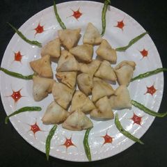 A picture of Green Peas Mini Samosa.