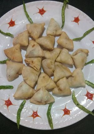 A picture of Green Peas Mini Samosa.