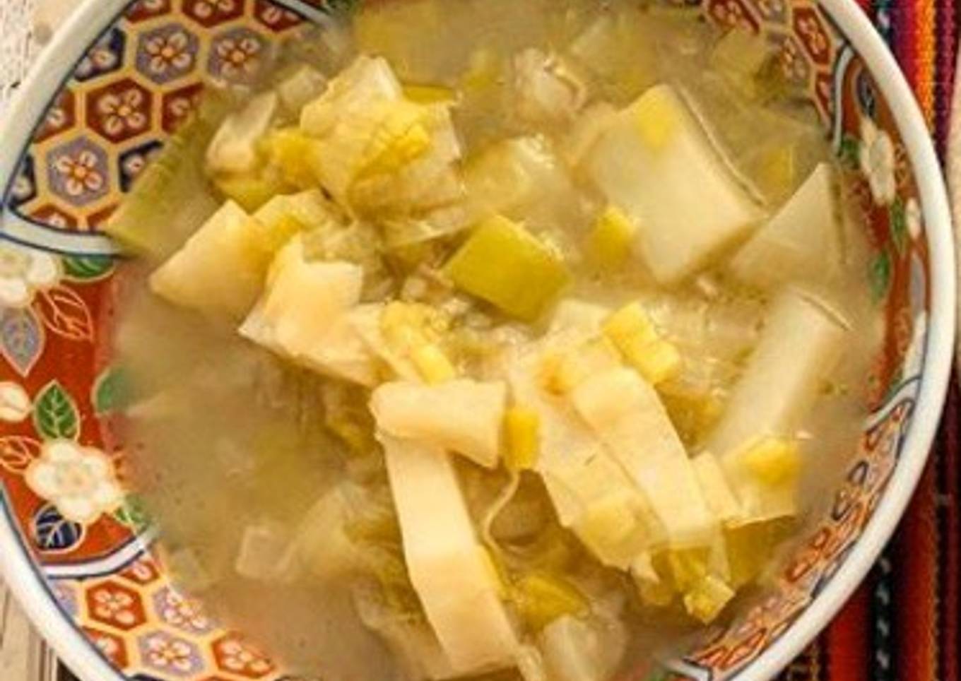 Soup with leeks, mushrooms and potatoes