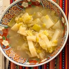 A picture of Leek, fennel and potato soup.
