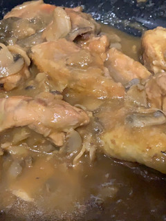 Una foto de Pollo de corral en salsa