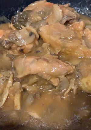Una foto de Pollo de corral en salsa