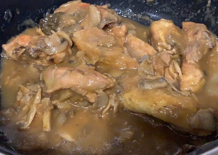 Pollo de corral en salsa