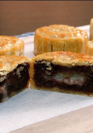 【影片】椰子流心紅豆月餅 的食譜成品照片