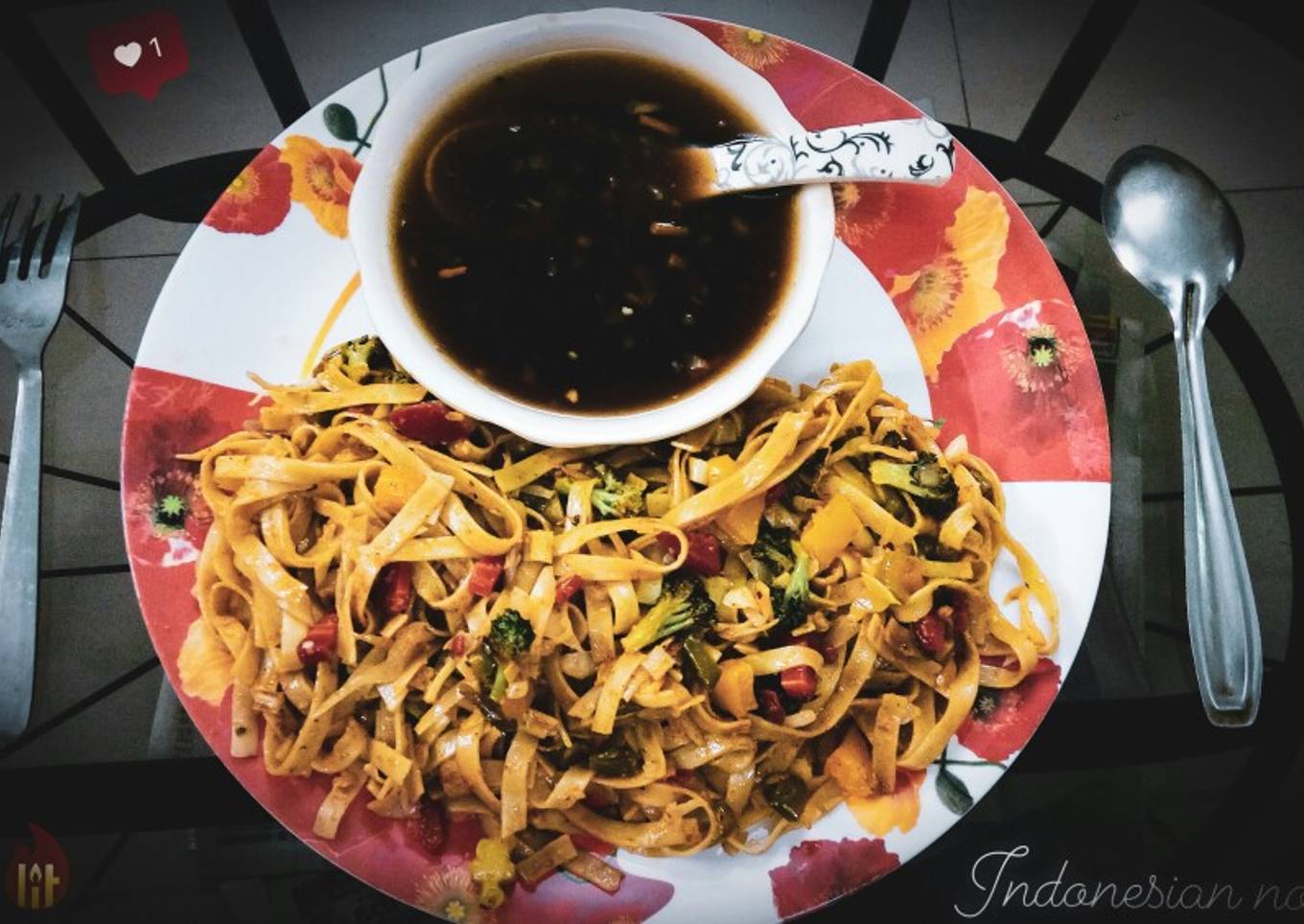 Indonesian spaghetti noodles with veggies