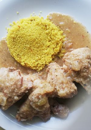 Una foto de Pollo en salsa con almendras