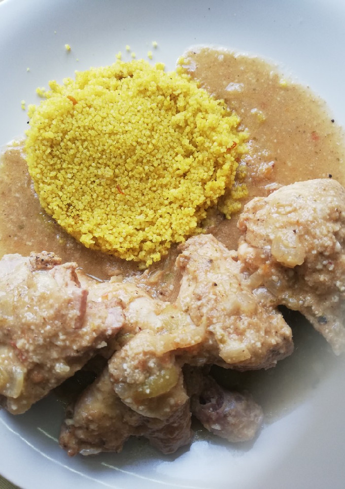 Una foto de Pollo en salsa con almendras