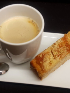 Una foto de Bizcocho de kéfir y almendra