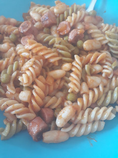 Una foto de Pasta con alubias y salchichas