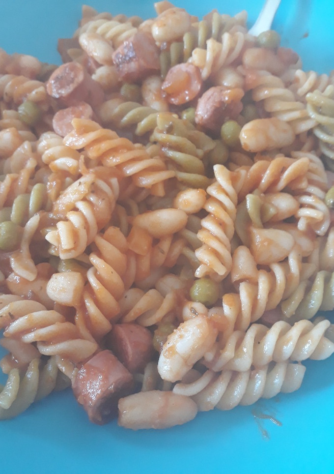 Una foto de Pasta con alubias y salchichas