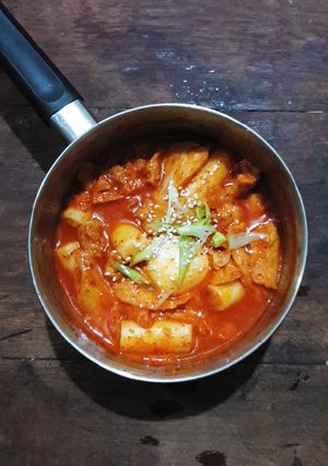 Foto resep Tteokbokki (Spicy Korean Rice Cakes)