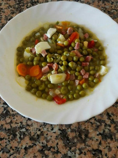 Una foto de Guisantes con jamón