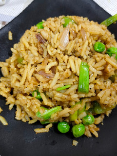 બ્રાઉન રાઇસ પુલાવ (Brown Rice Pulao Recipe In Gujarati) રેસીપી મુખ્ય ફોટો