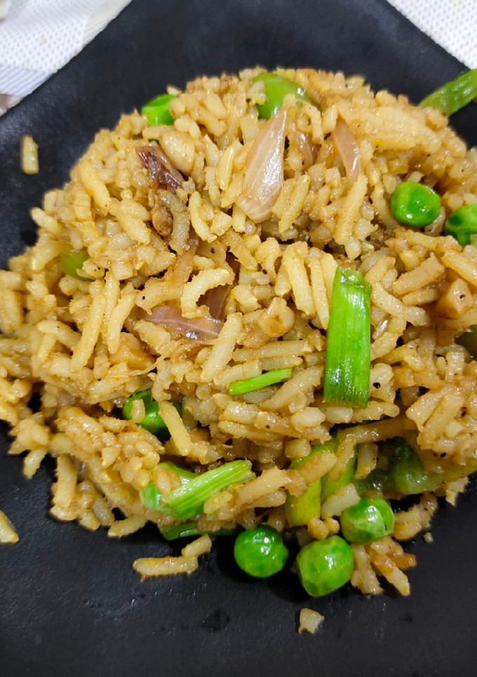 બ્રાઉન રાઇસ પુલાવ (Brown Rice Pulao Recipe In Gujarati) રેસીપી મુખ્ય ફોટો