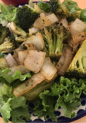Una foto de Ensalada de brócoli asado. 100% libre de grasa