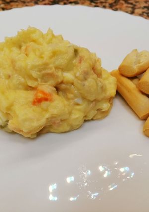 Una foto de Ensaladilla Rusa con huevos de campo