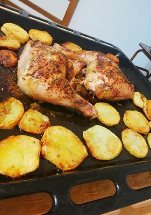 Foto principal de Patamuslos al Horno con Papas (Rico, Práctico y Barato)