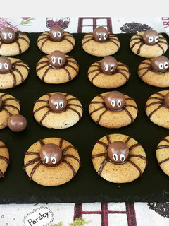 Una foto de Galletas de arañas con nueces de Halloween
