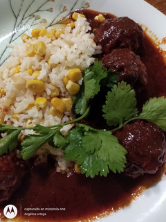 Una foto de Albóndigas en salsa de chile chipotle