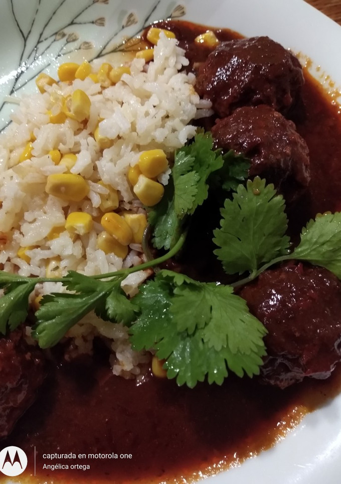 Una foto de Albóndigas en salsa de chile chipotle