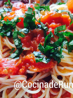 Una foto de Espaguettis con salsa de tomate