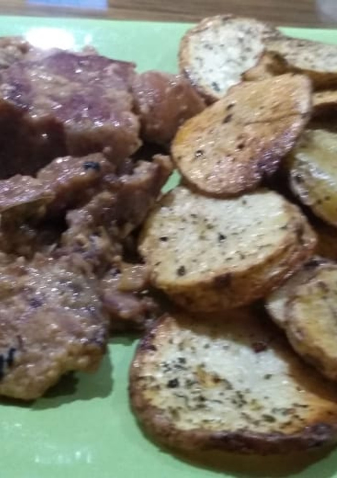 Una foto de Bifecitos de bondiola a la crema de romero y pimienta