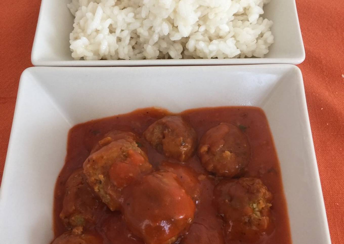 Arroz con albóndigas de falafel (Vegano)