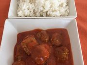 Una foto de salsa para falafel sin yogur