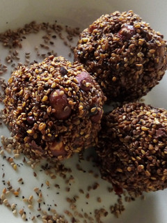 A picture of Simsim balls.