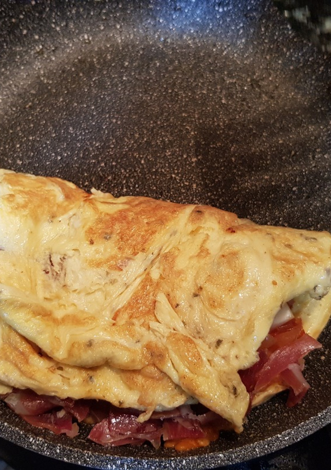 Una foto de Omelette fácil y rica #huevo