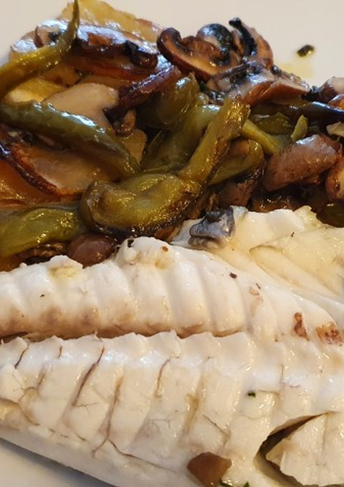 Una foto de Dorada al horno con Patatas y Champiñones