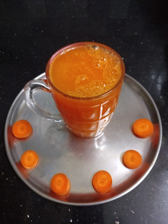 *ஆரஞ்சு, கேரட் ஜூஸ்*(orange carrot juice recipe in tamil) செய்முறை முக்கிய புகைப்படம்