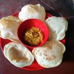 A picture of Puree and chana daal.