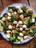 Insalata di spinaci e mozzarella con pesche