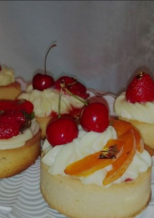 A picture of Mini tartlets with patisserie cream.