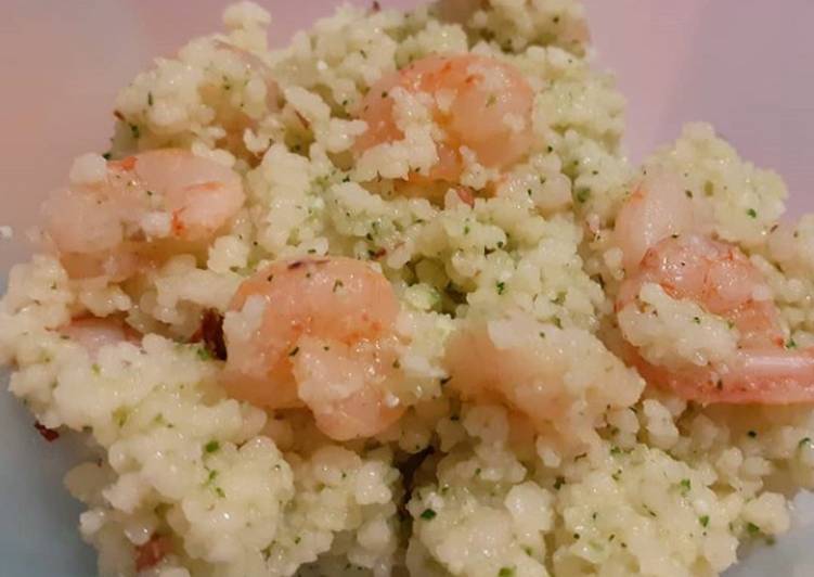 Cous cous freddo con gamberetti, mandorle e zucchine