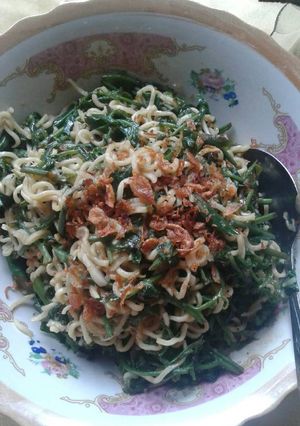 Foto resep Tumis pakis mie instan