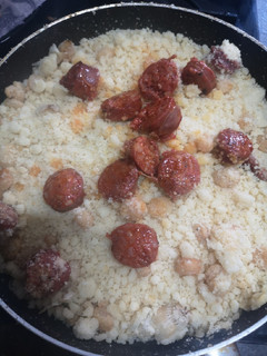 Una foto de Migas con gambas y chorizo