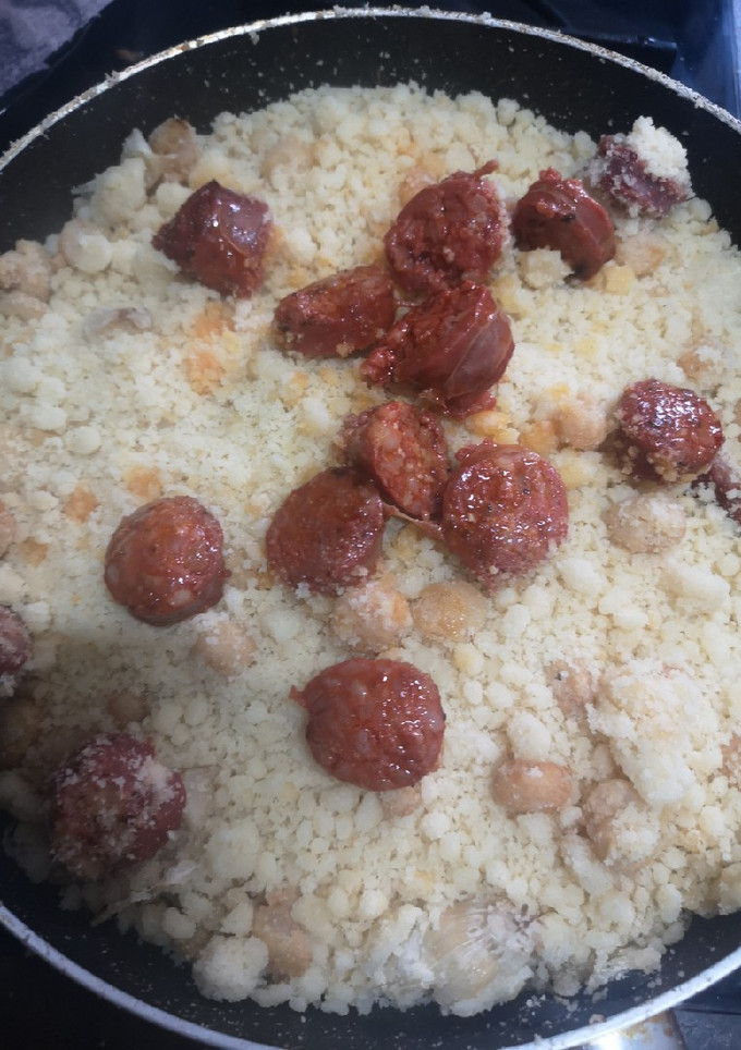 Una foto de Migas con gambas y chorizo