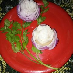 A picture of Onion and Raddish flowers salad.